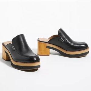 Brand new Never Worn Bernardo Sofia Leather Clogs in Black Antique Calf